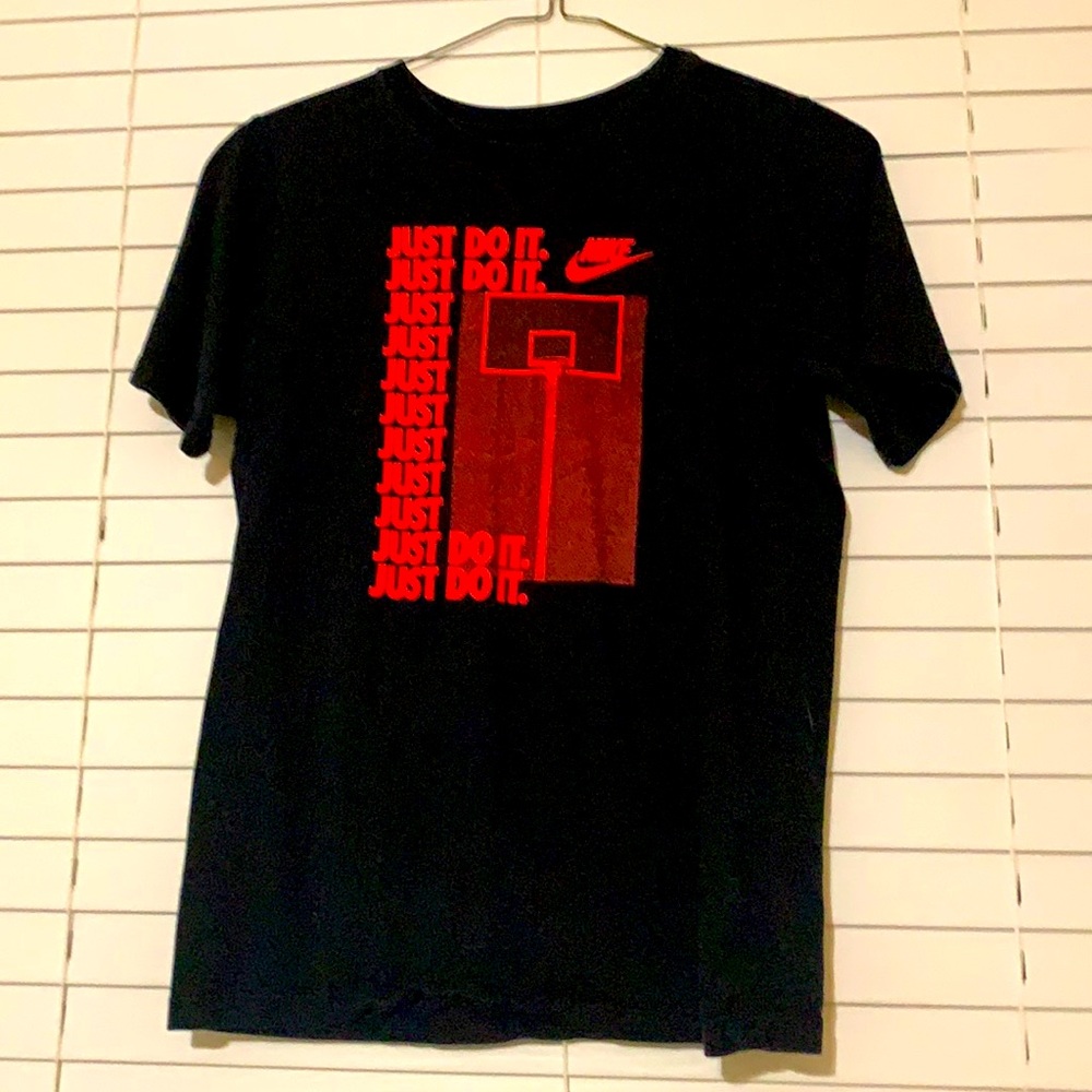 Basketball Nike Shirt Red)(Black) size XL in boys